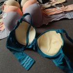عکس از نمای پشت کار سوتین اسفنجی فنردار جک دار-کد8802